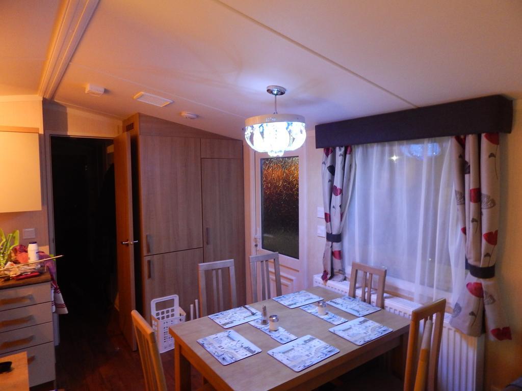 Presthaven Sands Holiday Park 3 And 2 Bed Caravans Prestatyn Room photo