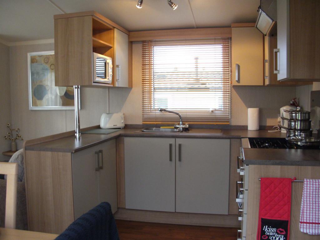 Presthaven Sands Holiday Park 3 And 2 Bed Caravans Prestatyn Room photo